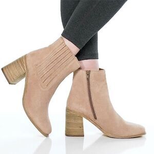 Andre Assous Naia Square Toe Water Resistant Ankle Booties New!